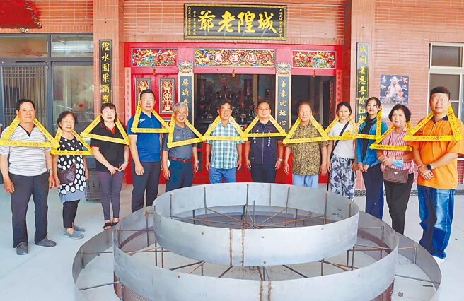 嘉義縣大林鎮鹿堀溝長年有水鬼抓交替傳說，緊鄰鹿堀溝的天德寶宮妙修堂將於7月21日舉辦大林地區首次「夯枷夜巡」儀式，已有200多位民眾報名。（呂妍庭攝）