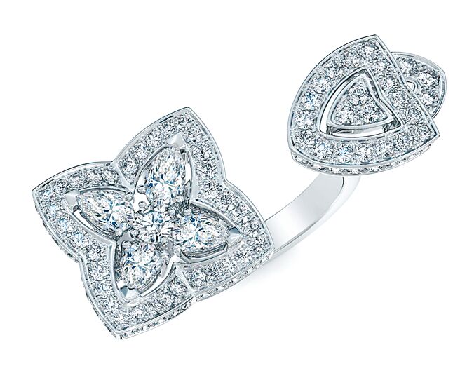 De Beers Enchanted Lotus钻石指间戒，59万5000元。（De Beers提供）