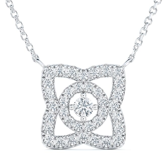 De Beers Enchanted Lotus白金钻石吊坠项炼，11万7000元。（De Beers提供）