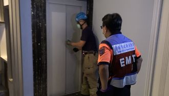 夫妻失聯2天竟是受困豪宅電梯 全靠岳母超機警聞聲救命