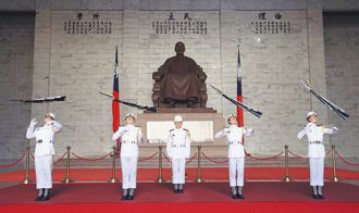 怎看儀隊撤離中正紀念堂銅像大廳？ 老學長悲吐真心話