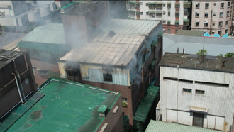 芦洲民宅顶楼套房窜恶火 25岁女被救出无呼吸心跳