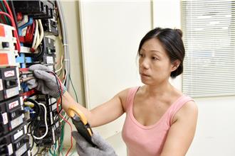 42歲OL跨領域學習取3證照 開啟冷凍空調職涯新路