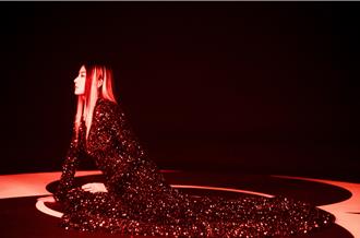 香港天后陳慧琳51歲凍齡美貌曝光！為拍新歌2天換12造型極搶眼球