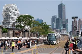 高雄輕軌成圓半年運量破600萬 愛河之心成「雙冠王」