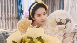 36岁刘亦菲素顏自拍曝光「嘴叼1绿物」清纯私照流出