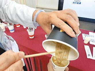 小港醫推濃稠咖啡 助病患好吞嚥