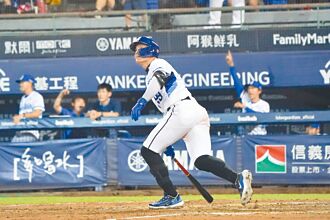 中職》張育成炸裂 回台首轟出爐！