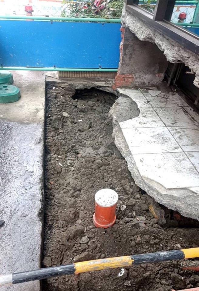 北市府衛工處與芝山里長並肩合作，自2021年起至2024年6月「逐點逐戶」溝通協調，先後完成94戶的汙水接管，一舉將芝山里的接管率推升達90.23％。（黃敬文翻攝）