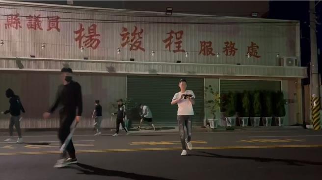 彰化縣1名曾姓男子不滿其擔任縣議員的舅舅楊竣程欠錢不還，今年4月7日凌晨1點多率眾怒砸楊竣程的服務處，還持空氣槍朝服務處射擊。（資料照片／孫英哲彰化傳真）