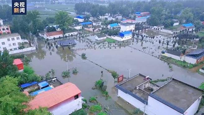 河南嚴重暴雨洪澇災害陸啟動國家四級救災應急回應。（大陸央視）