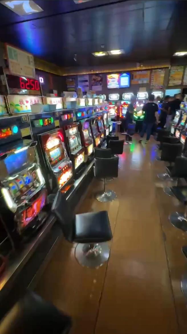 三民区某电子游戏场遭查获暗藏赌博电玩机台。（翻摄照片／洪靖宜高雄传真）