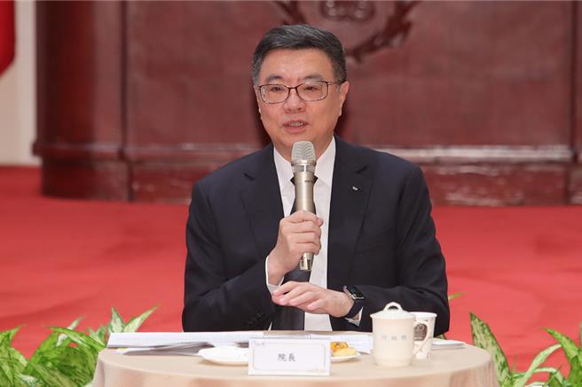 民进党立法院党团总召柯建铭提及在赖清德总统当选隔天，就成立「立法院院长、副院长改选小组」，行政院长卓荣泰也是成员之一。（黄世麒摄）