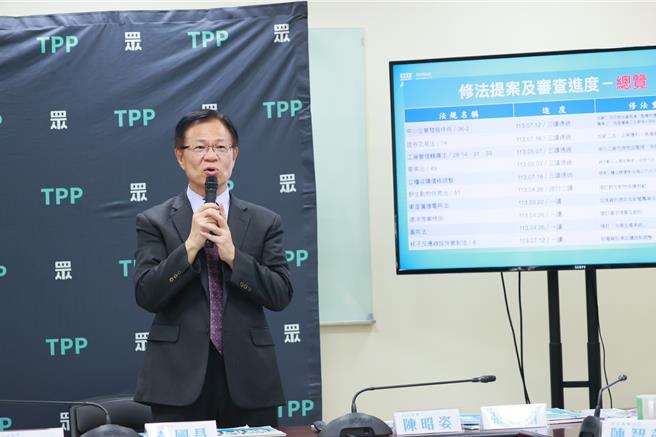 立院经济委员会近日成立进口蛋调查小组，召集人张启楷今（17）日透露，去年进口鸡蛋流入市面作产销平衡的，不到5分之1。（民眾党团提供）