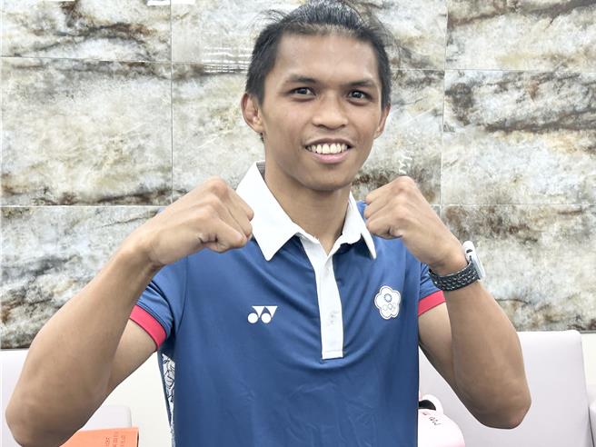 2024巴黎奥运将于26日登场，屏东唯一参赛的拳击选手赖主恩在相隔8年后再次披上战袍，他信心满满道，「会好好享受比赛，拿金牌回来」。（谢佳潾摄）