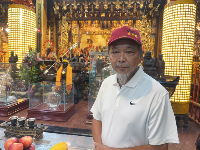 民俗专家廖大乙表示，照民间习俗「长辈不得祭祀晚辈」，认为驾驶若去灵堂祭拜这位18岁癌逝弟弟，可能会害到亡者。（廖大乙提供）