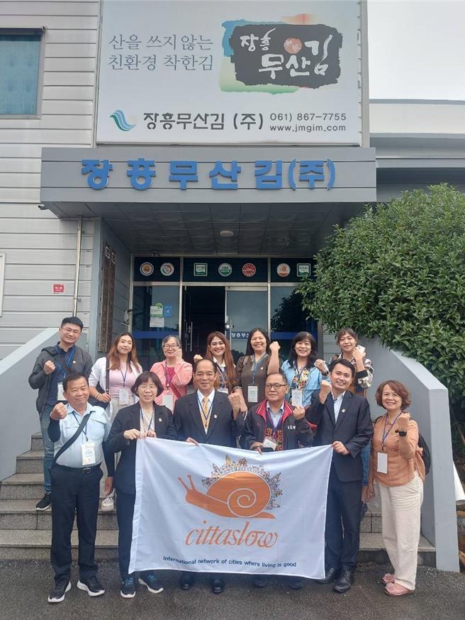 三义乡长吕明忠与南庄乡长罗春莲、屏东玛家乡长罗清仁等人前往韩国取经。（三义乡公所提供／李京升苗栗传真）