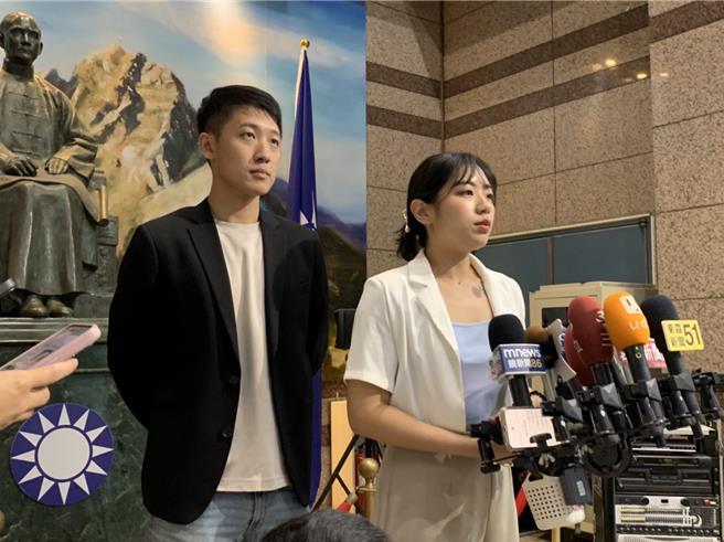 國民黨發言人楊智伃今在中常會後受訪。（張薷攝）