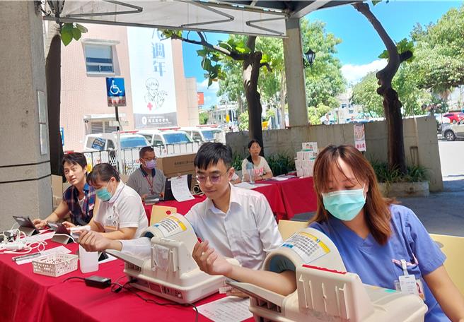 宜蘭羅東博愛醫院15日至21日舉辦捐血活動，吸引大批民眾響應。（羅東博愛醫院提供／吳佩蓉宜蘭傳真）