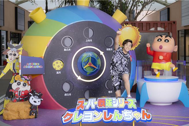 三井Outlet台中港店设置蜡笔小新「宇宙探险 探索月球」趣味设施。（三井Outlet提供／朱世凯台北传真）