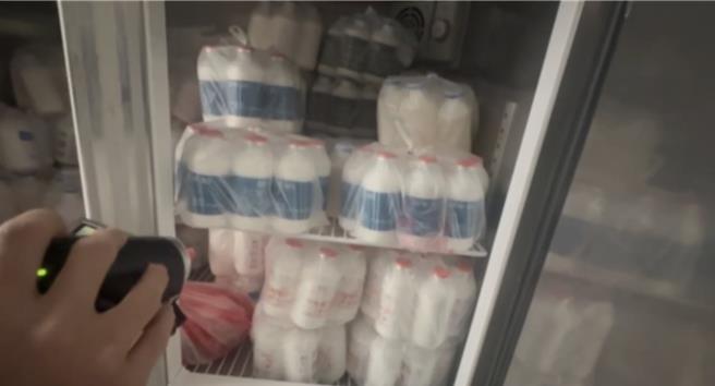 屏東40餘歲薛男一家人涉嫌購買從大陸走私的非法禽流感疫苗並自製成動物用禁藥販售牟利，案經偵結後，檢方依違反動物用藥品管理法起訴薛等4人。（警方提供／謝佳潾屏東傳真）