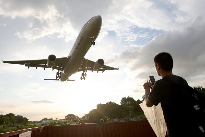 立法院院會決議解除人民組團赴大陸觀光之限制，王鴻薇表示，該決議是全國觀光旅遊界的心聲，希望陸委會遵守而不是尊重。(資料照片)