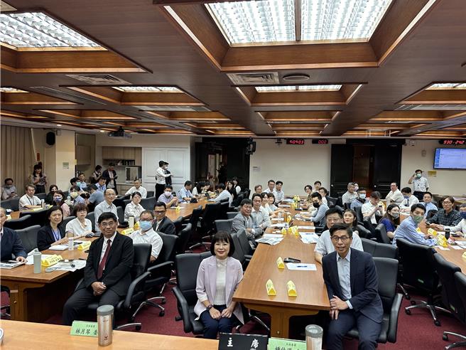 民进党立委锺佳滨、林月琴今举办「因应欧盟碳边境税（CBAM)与美国乾净与竞争法案（CCA)的能源转型方案」公听会。（锺佳滨办公室提供／杨亚璇台北传真）