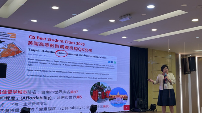 南大透过简报向马来西亚教育单位介绍学院留学的合适性。(照片/国立臺南大学提供)