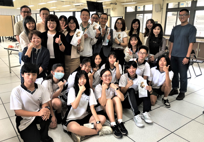 北大高中地方学结合科技展现实验班特色，并邀请淡江大学蔡宗儒教务长说明新北市人工。(照片/新北市政府教育局提供)