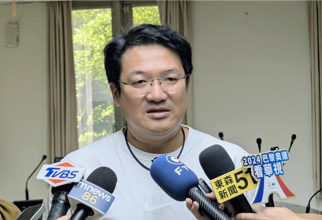 基隆市选委会总干事张渊翔表示，罢免案第二阶段连署正在进行查对作业，迄今查对标准没有改变。（张志康摄）