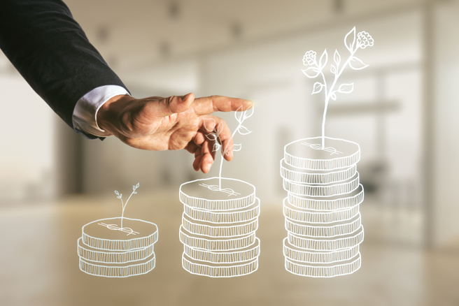 年满60岁，保险年资合计满15年，并办理离职退保者得申请劳保老年年金。（示意图/达志影像/shutterstock）