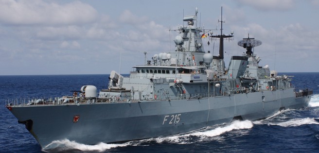 德国布兰登堡级巡防舰于1994年陆续服役，它的中央电脑系统还在使用8吋磁片。(图/德国海军)