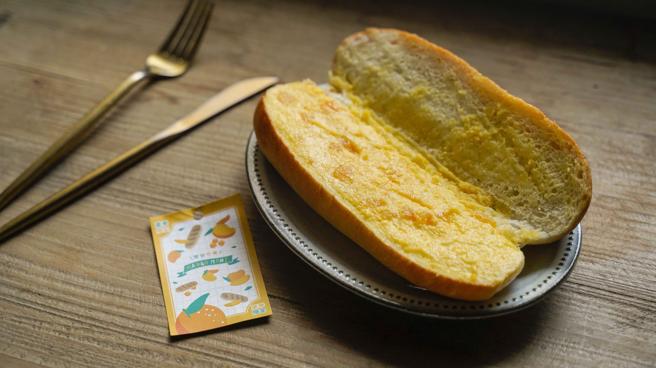 奧瑪烘焙維也納軟法麵包伴手禮盒，原價350元、特價288元。（SOGO提供）