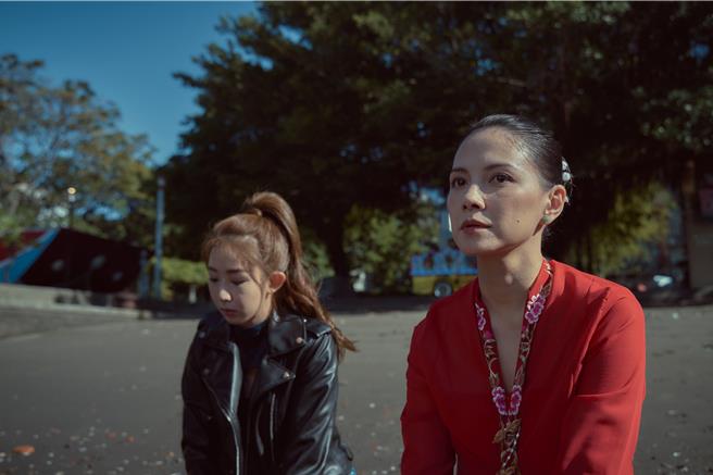 李心洁（右）在《爱情城事》中和郭书瑶有精彩对手戏。（华映提供）