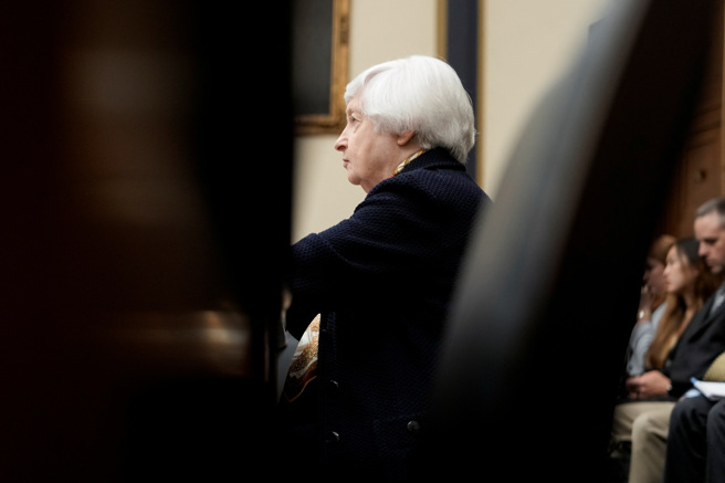 2024年7月9日，美国财长珍叶伦于国会山庄向眾议院金融服务委员会作证。（路透社）