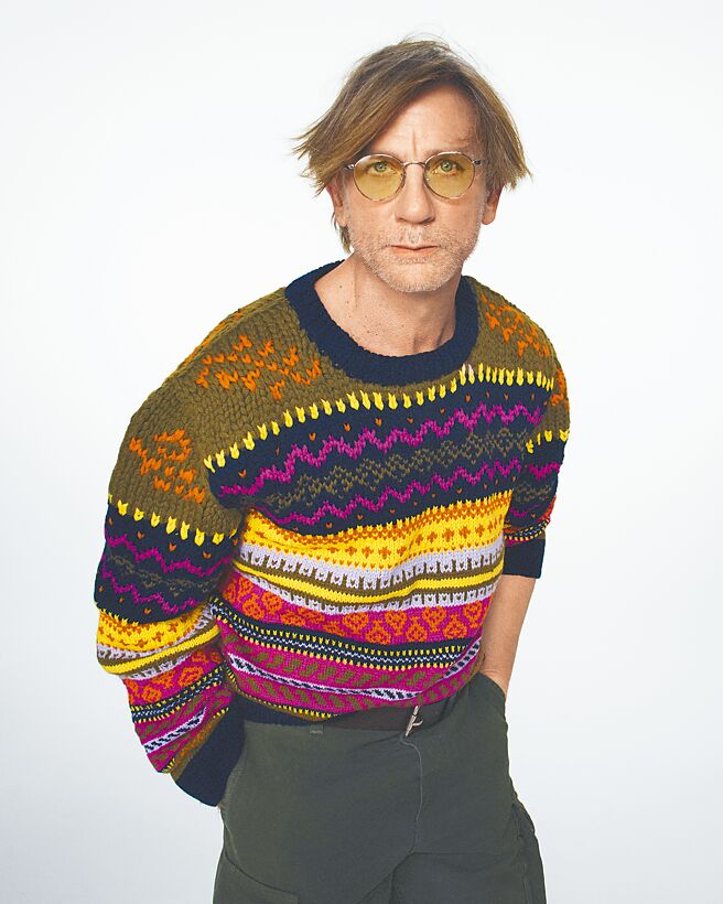 很難得能看到如此俏皮的丹尼爾克雷格。（Loewe提供）