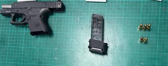 高雄深夜傳槍響！男「腹部中槍」遭丟包急診 警方以車追人逮槍手