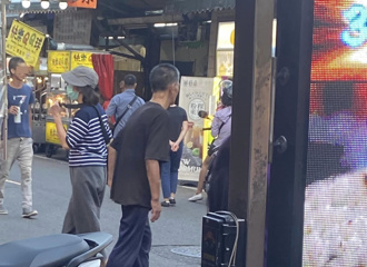 街友拿愛心餐被客人驅趕 老闆不捨貼「道歉啟事」網讚爆