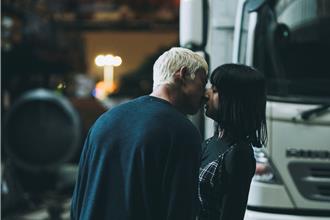 吳慷仁、李沐深夜看煙火　酒精催化情不自禁接吻了