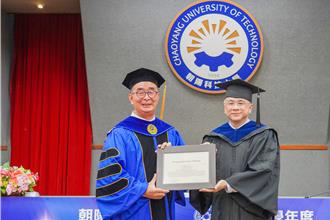 麗明營造董事長獲朝陽科大頒發名譽博士 培育人才不遺餘力 