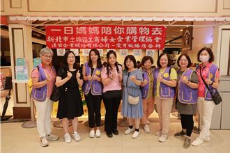 新北議員關懷弱勢 自掏腰包帶孩童採買生活物資