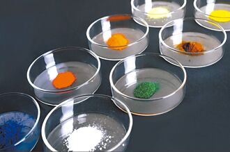 機光立足OLED、PSC 布局PI商機