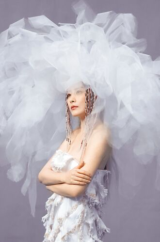 陳慧琳〈一剎天堂〉MV 2天換12造型