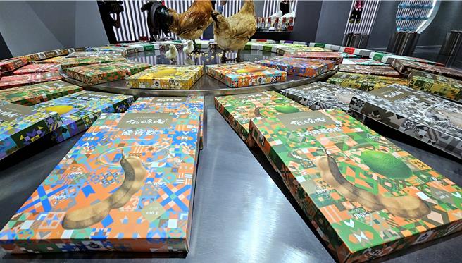 云南猫哆哩集团从纯休閒小吃转向拚出新的一片天，转为透过「酸角」当主原料制作独有特色产品。（吴泓勋摄）