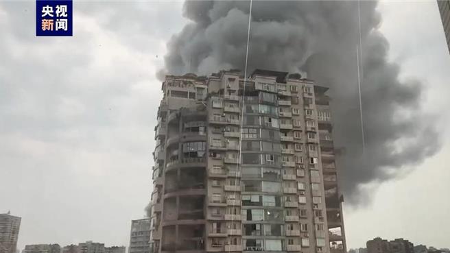 四川自貢九鼎大樓7·17火警16人遇難初步調查係施工作業引起。（大陸央視）