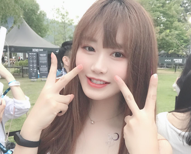 该名数学老师外型亮眼，举手投足吸引学生关注。（翻摄im_ssong1201 IG）