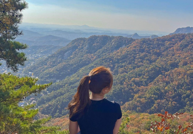 女老师热爱分享生活点滴，无香艳火辣照，气质清新。（翻摄im_ssong1201 IG）
