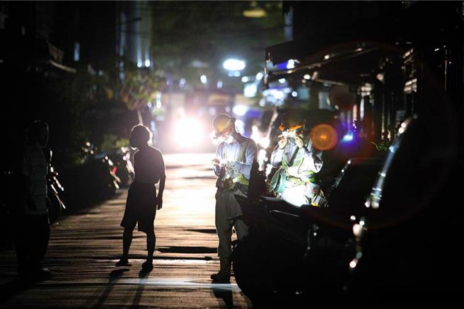 高雄市六龜區18日清晨5時許發生停電事故，造成荖濃段、和平巷、新開段、新發里等一帶1055戶受到影響。（示意圖／資料照）