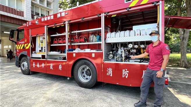 该车总价值逾1300万元，驾驶室有通过碰撞测试。（张毓翎摄）