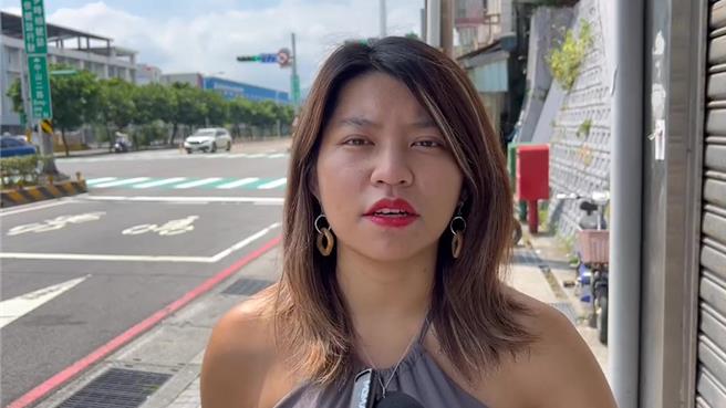 公民团体发言人李晏蓉表示，17日接获消息指基隆市选委会已经寄出2万份查询单，认为有企图没收罢免之嫌。（张志康摄）